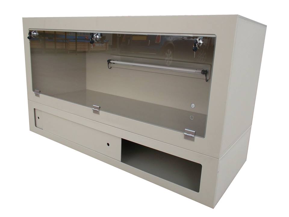 5ft x 2ft x 2ft Viv with sliding door base for storage.